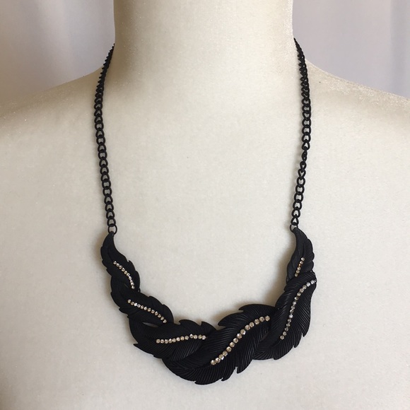 BLACK/JEWEL FEATHER NECKLACE - Picture 1 of 6